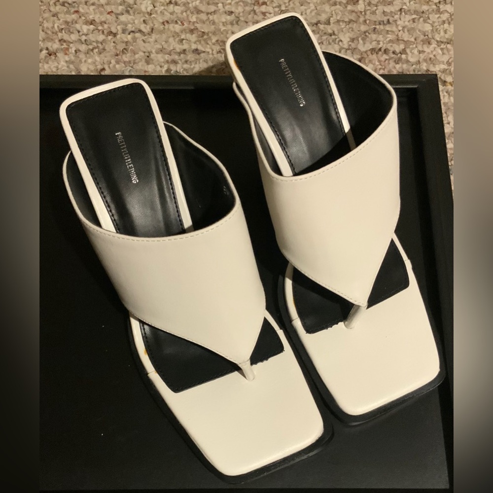 Brand New PrettyLittleThing White Toe Thong Extreme Square Toe Mule Size 5